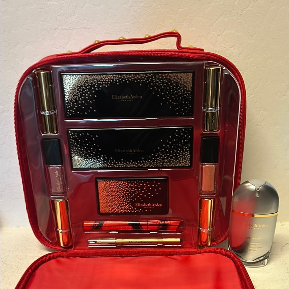 Elizabeth Arden Sparkle On Holiday Makeup case with 12 full size products